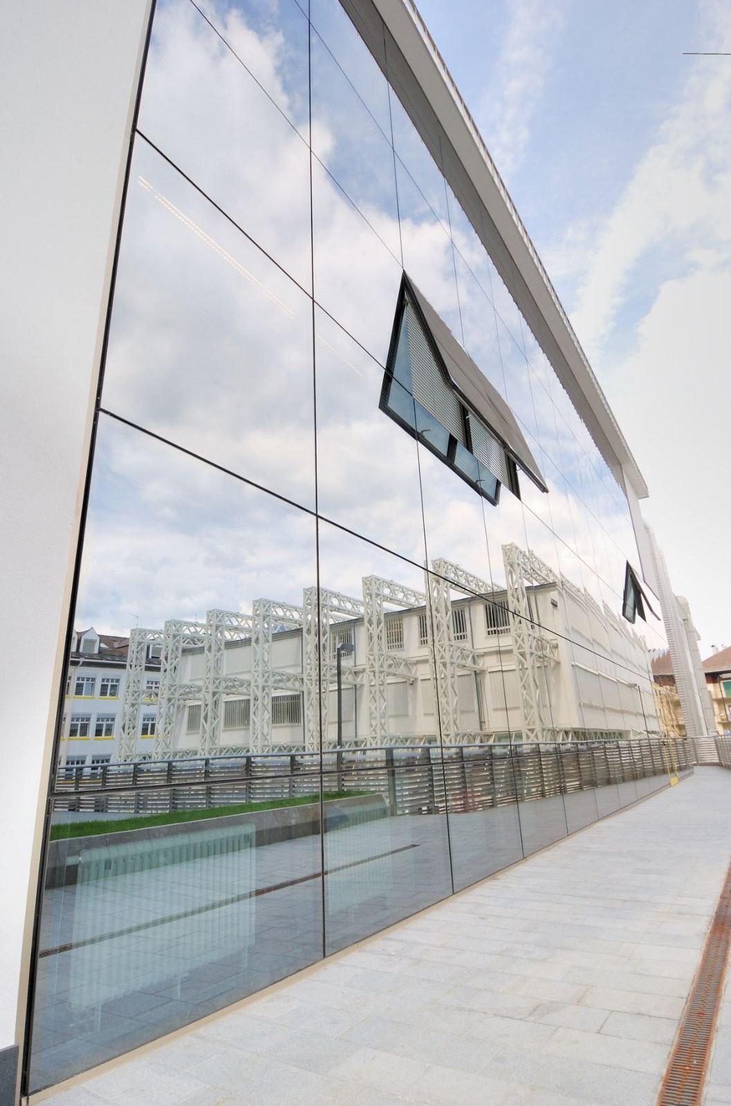 Architectural aluminium facade system on a landmark building